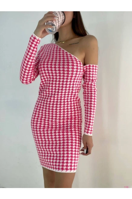 Omuz Dekolteli Kazayağı Desen Triko Elbise