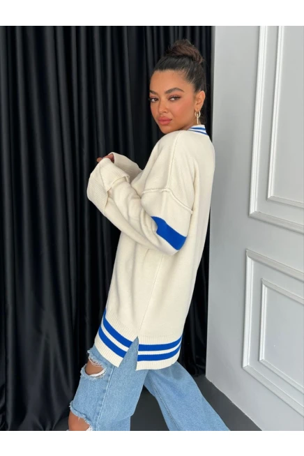 V Yaka Çizgi Detaylı Triko Kazak