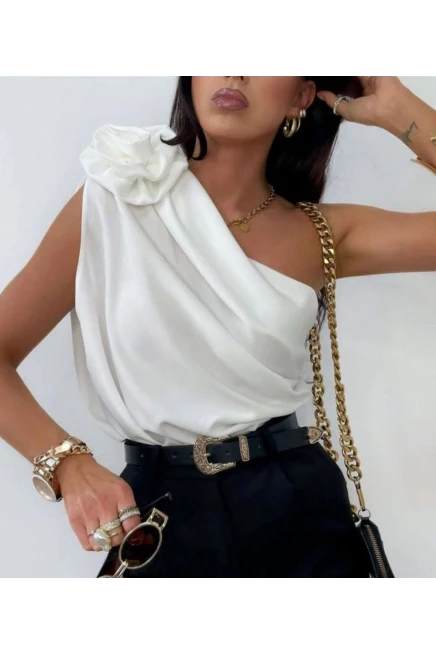 Gül Detaylı Bluz