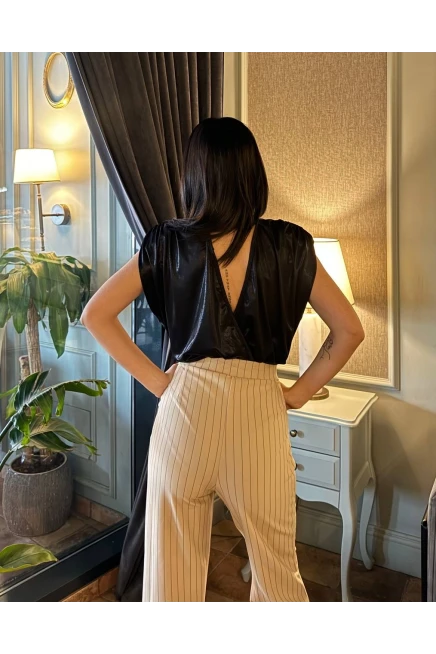 Omzu Vatkalı Varak Detay Bodysuit