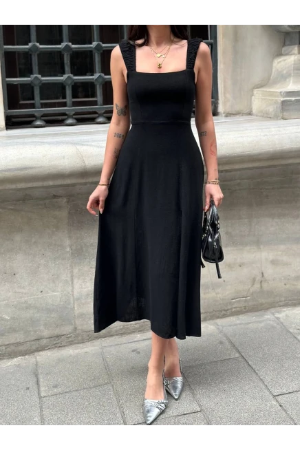 Sırt Detay Yırtmaçlı Elbise Siyah