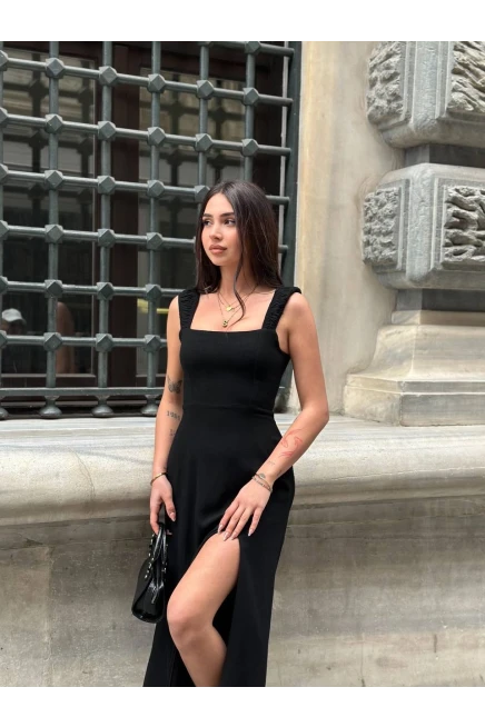 Sırt Detay Yırtmaçlı Elbise Siyah