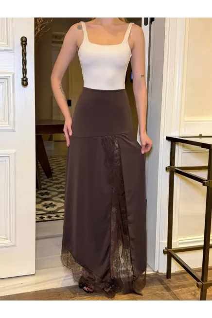 Kadın Sandy Kumaş Dantel Detaylı Yırtmaçlı Uzun Kahve Etek