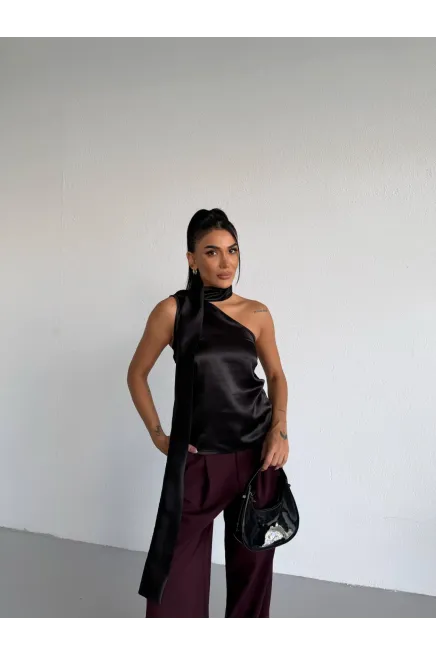 Yaka Detay Saten Bluz Siyah