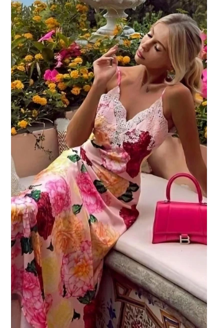 Saten Kumaş Çiçekli Dantel Detaylı Maxi Boy Elbise